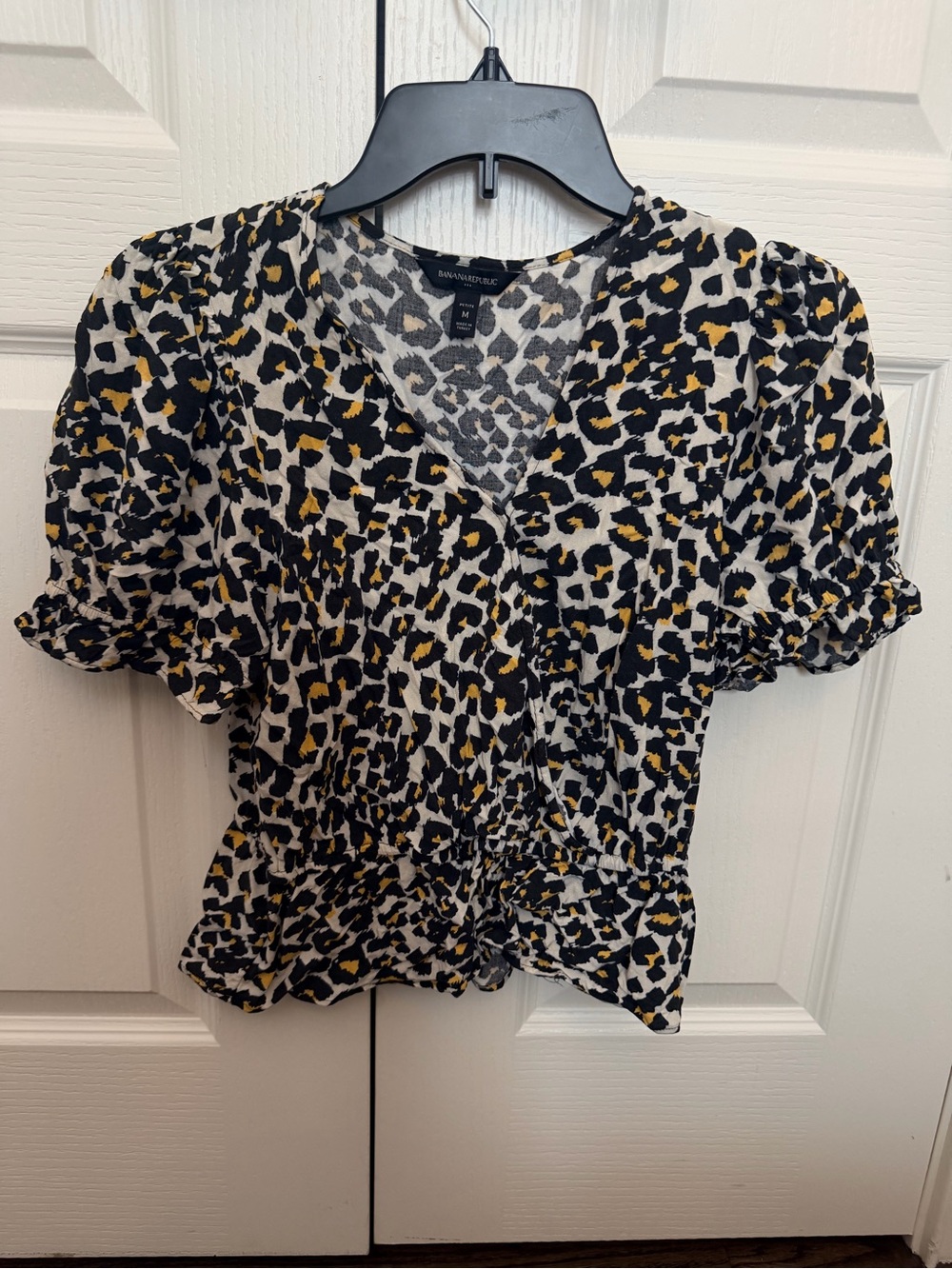 Banana Republic Black White and Gold Leopard V-Neck Puff Sleeve Blouse